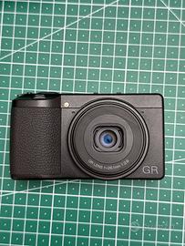 RICOH GR IIIx HDF kit completo Godox it20r + altro