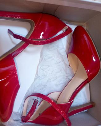 Eleganti scarpe con tacco