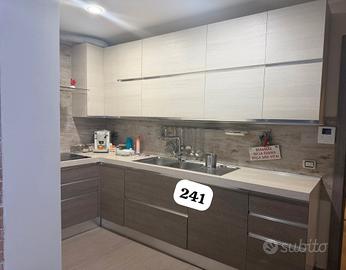 cucina completa pari al nuovo