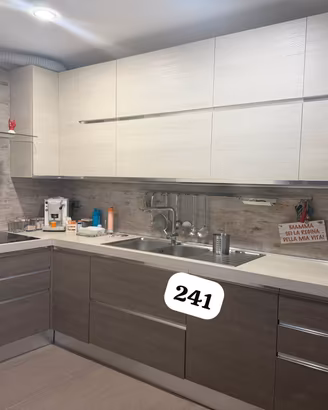 cucina completa pari al nuovo