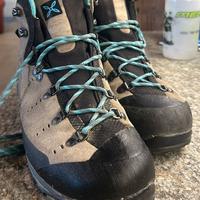 Scarpone da montagna Montura Goretex/Vibram