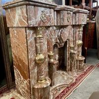 camino in marmo rosa breccia