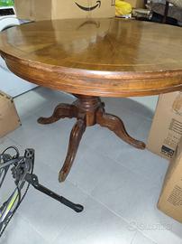 tavolo in noce  fine 800 inizi 900 