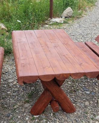 Set rustico con tavolo e 2 panche in legno