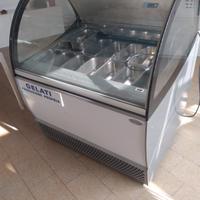 vetrina per gelati 