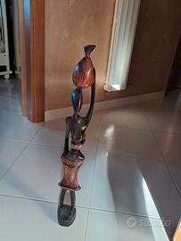 oggetti messicani e tavolino wenghe