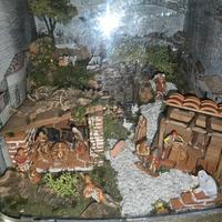 Presepe artigianale in monitor vintage