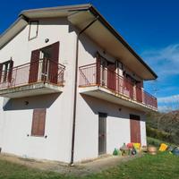 Casa Indipendente con Ampia Cantina