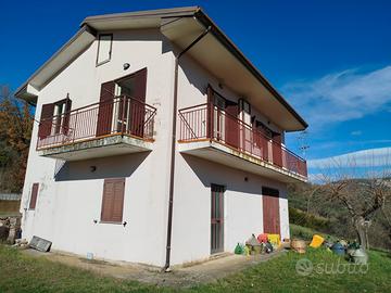 Casa Indipendente con Ampia Cantina