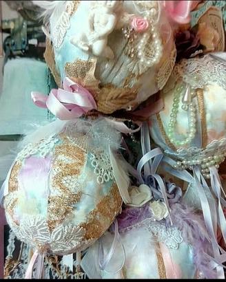 Palline di Natale stille shabby chic.