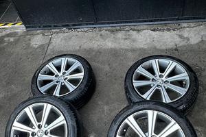 Cerchi in lega originali peugeot e gomme Pirelli