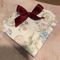 Scatoline montabili a cuore fiorate