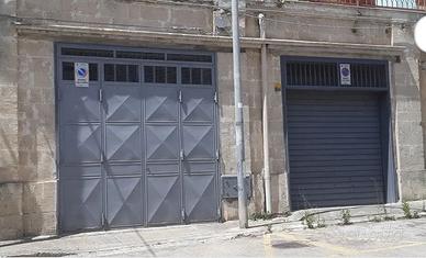 Garage con due ingressi 