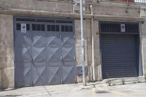 Garage con due ingressi 