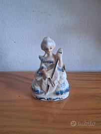 Statuina porcellana anni 50 dama con violoncello