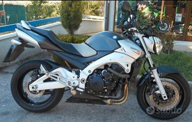 SUZUKI GSR600