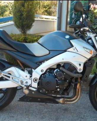 SUZUKI GSR600