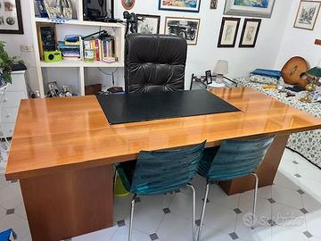 Scrivania in legno + Sedia Presidenziale