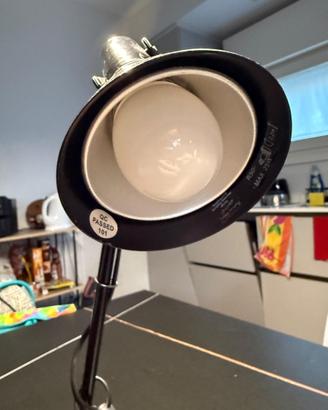 Lampada da scrivania con morsetto nera