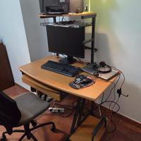 Scrivania per  postazione computer