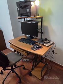 Scrivania per  postazione computer