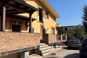 Immobile in asta di 196 m² con più di 5 locali a C