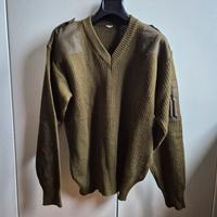 Military V-neck knit sweater.