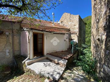 CASA SEMINDIPENDENTE A VALBREVENNA