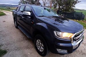 Ford Ranger XLT con gancio traino