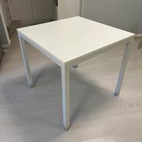 8 tavoli quadrati bianchi