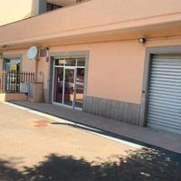 Locale commerciale con canna fumaria