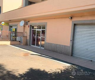 Locale commerciale con canna fumaria