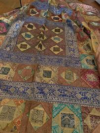Antico patchwork indiano in seta e broccati