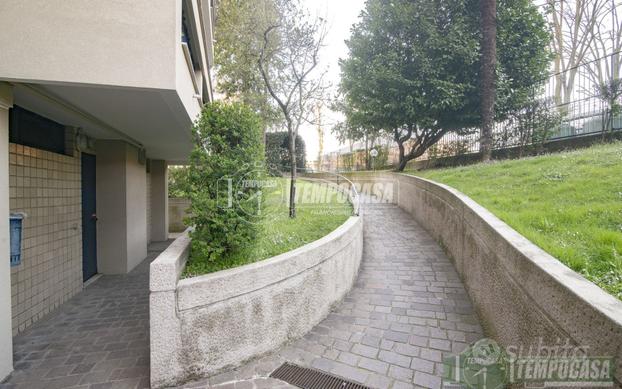 TRE LOCALI DOPPI SERVIZI CON TERRAZZO E BOX!