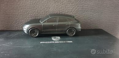 modellino porsche cayenne