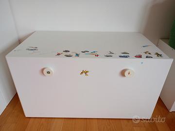 Cassettone IKEA SMASTAD e contenitori SKUBB
