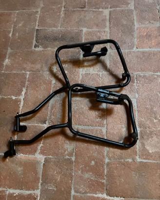 Supporti laterali moto givi v 35, bmw ,honda yamah