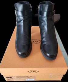 Tod's stivaletti modello tronchetto neri  TG.  39