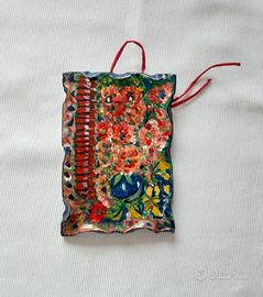 Quadretto dipinto,  floreale su terracotta