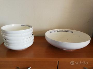 spaghettiera con piatti