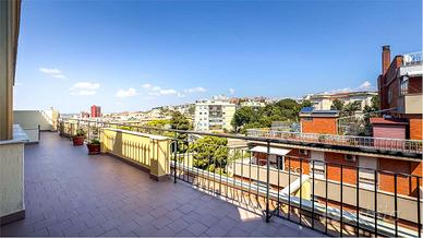 Attico e superattico con terrazze e vista panorami
