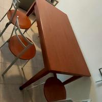 Tavolo, sedie, soggiorno