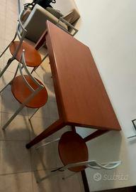 Tavolo, sedie, soggiorno