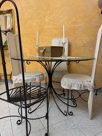 Tavolo in ferro battuto con piano in vetro +4sedie