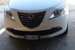 LANCIA YPSILON. METANO