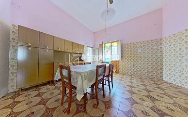 CASA INDIPENDENTE CON CORTILE, GARAGE E TERRAZZA