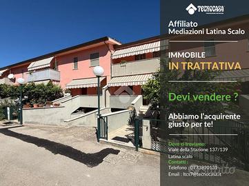 VILLA A SCHIERA A LATINA