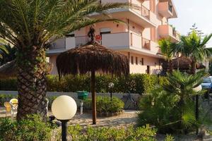 Bilocale in centro sul mare