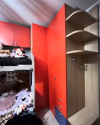 Armadio ad angolo rosso+cassetiera interna+pensile