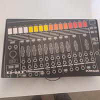 Roland TR-8 